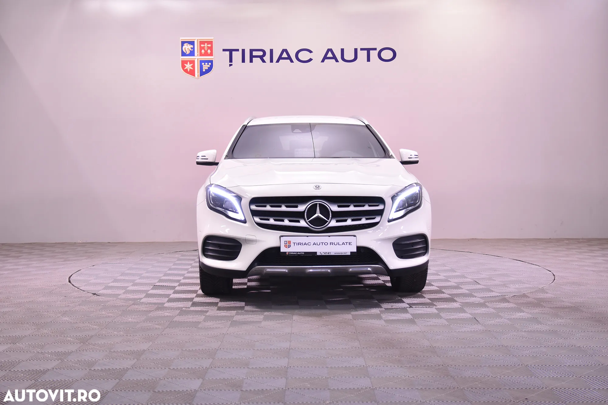 Mercedes-Benz GLA - 8