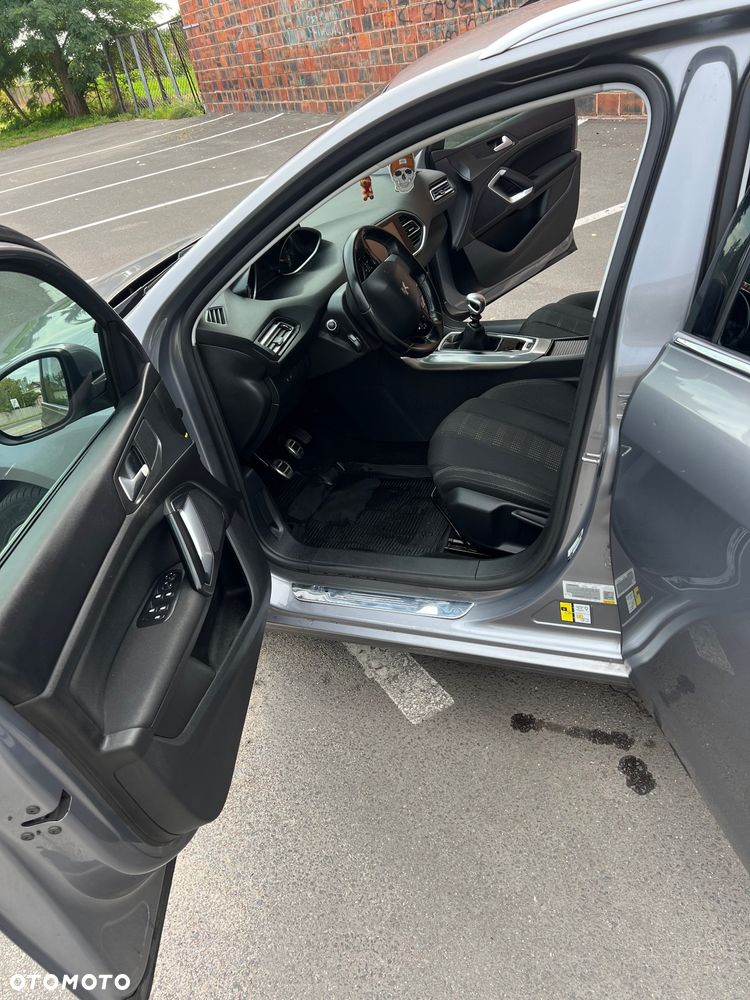 Peugeot 308 1.6 BlueHDi Allure S&S - 19