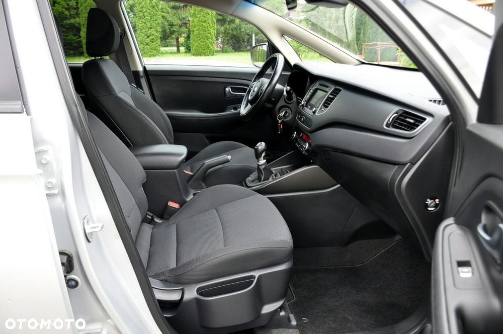 Kia Carens - 17