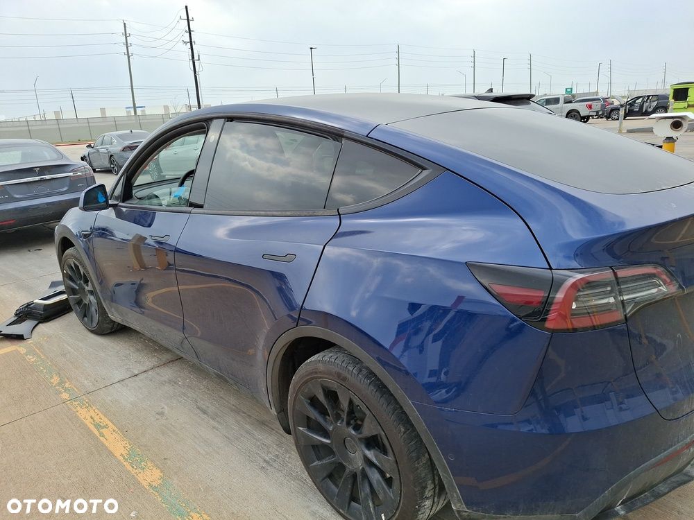 Tesla Y Long Range AWD - 6