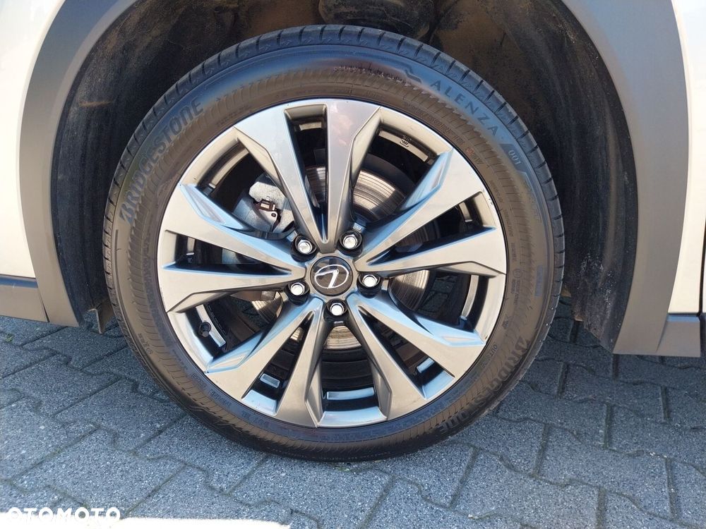 Lexus UX 300h F Sport Design - 30