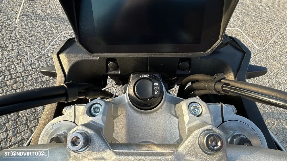 BMW F 900 GS Lightwhite / Racing Blue Metalizado (Versão GS Trophy) - 20