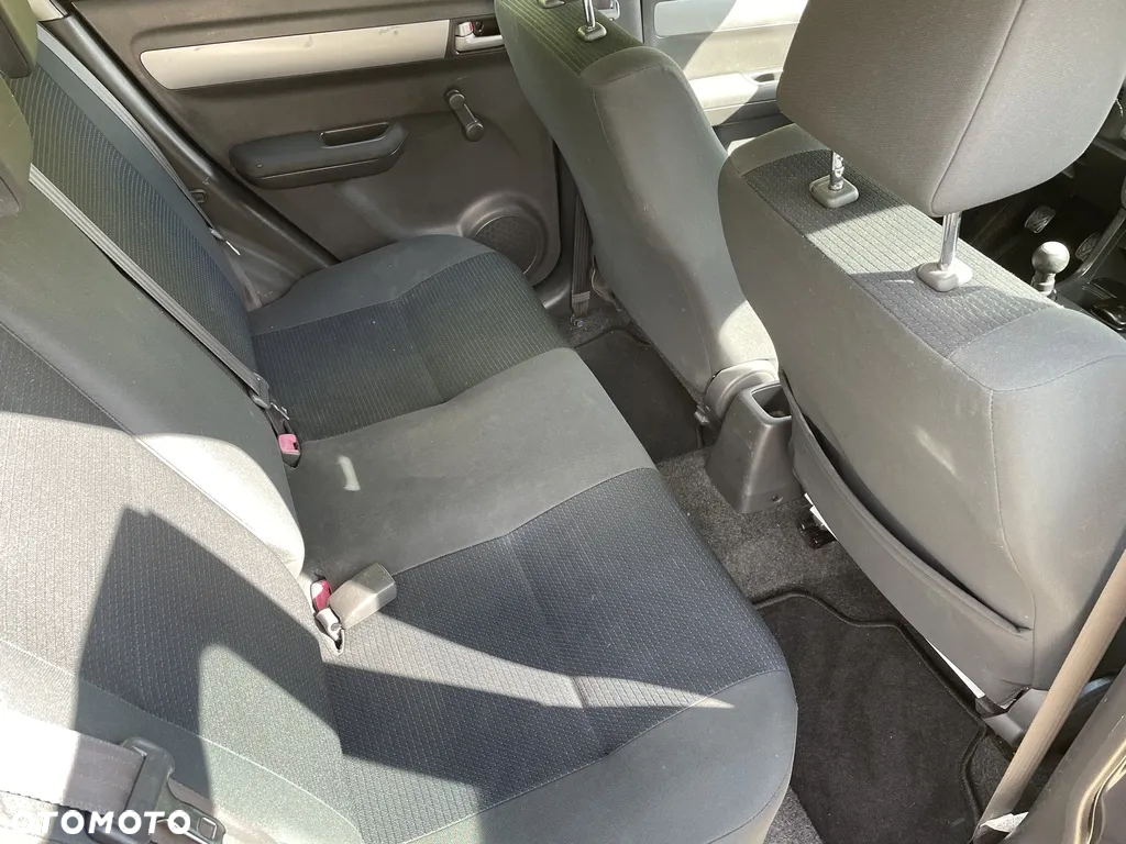 Suzuki Swift 1.3 DDiS 16v GLX - 12