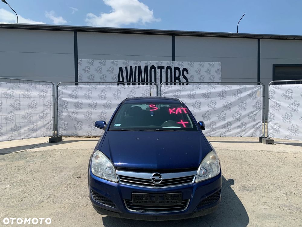 OPEL ASTRA 2008 *SAMOCHÓD NA CZĘŚCI* 1103 MASKA, LAMPA, DRZWI, LUSTERKO, ZDERZAK, GRILL, BŁOTNIK, KLAPA, BELKA, DESKA, FOTELE, KANAPA, ĆWIARTKA KIEROWNICA, TARCZE, ZACISKI, ZAWIESZENIE, KOMPLETNY PRZÓD, KOMPLETNY TYŁ, LICZNIK, ZEGARY, PRAWE LEWE PRZÓD TYŁ - 2