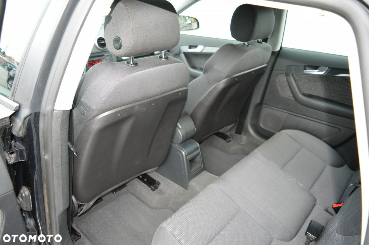 Audi A3 2.0 TDI Sportback Ambiente - 32