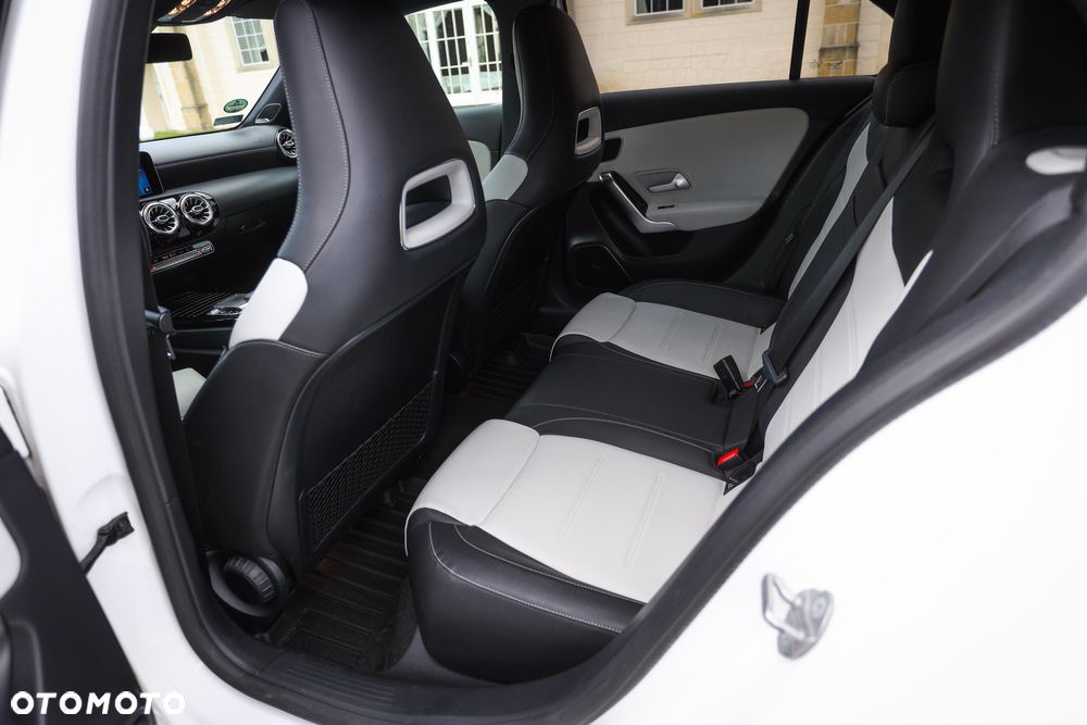 Mercedes-Benz Klasa A 250 AMG Line 7G-DCT - 35