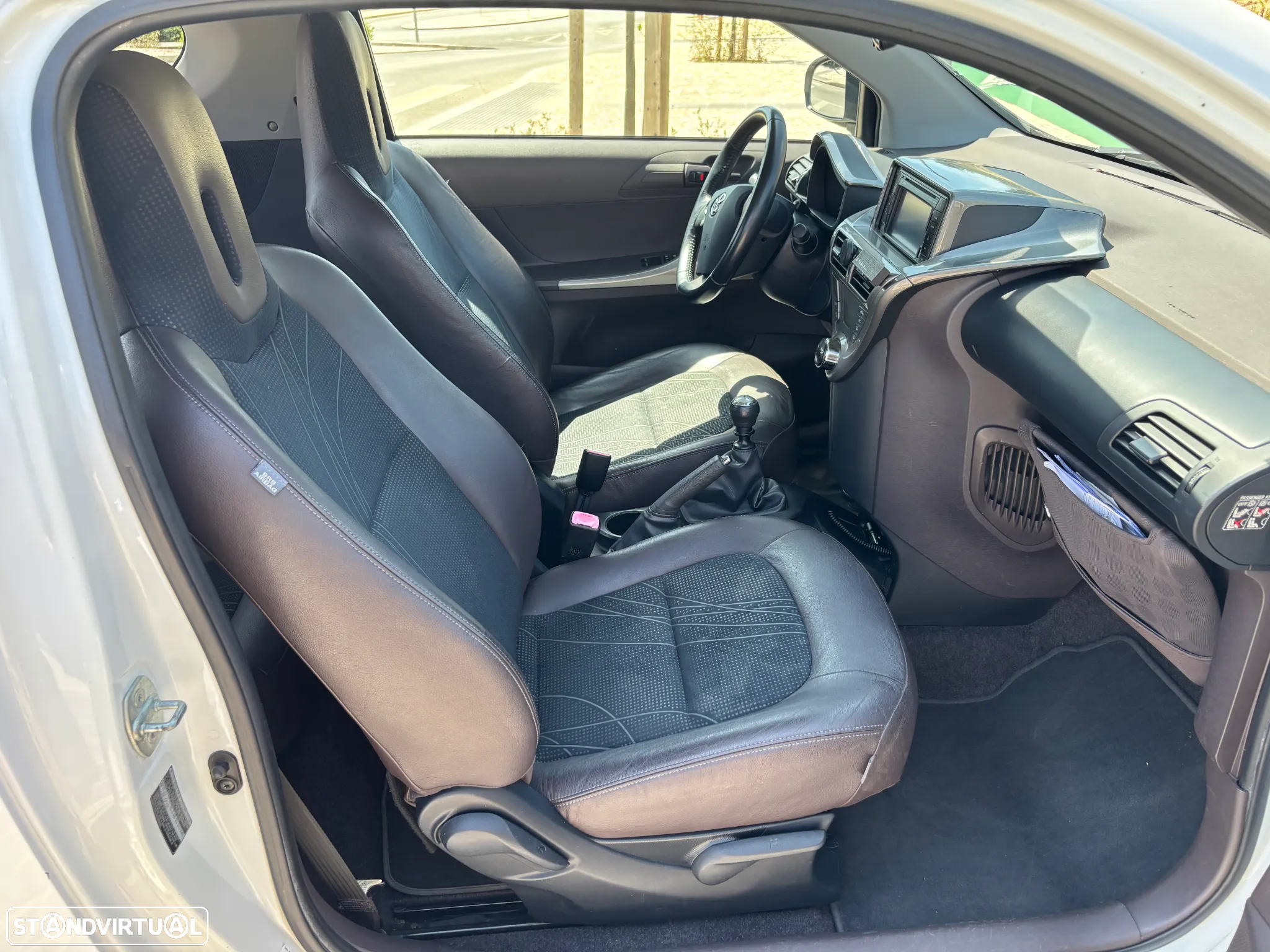 Toyota iQ 1.0 VVT-i 2 EP+NAVI+Bluetooth - 12
