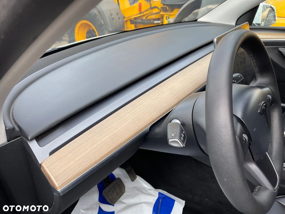 Tesla Model Y Long Range Dual Motor AWD - 26