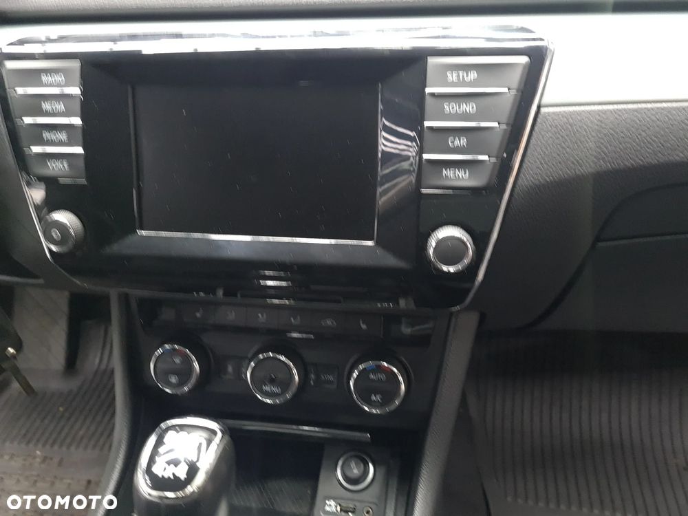 Skoda Superb 2.0 TDI DSG Sportline - 26