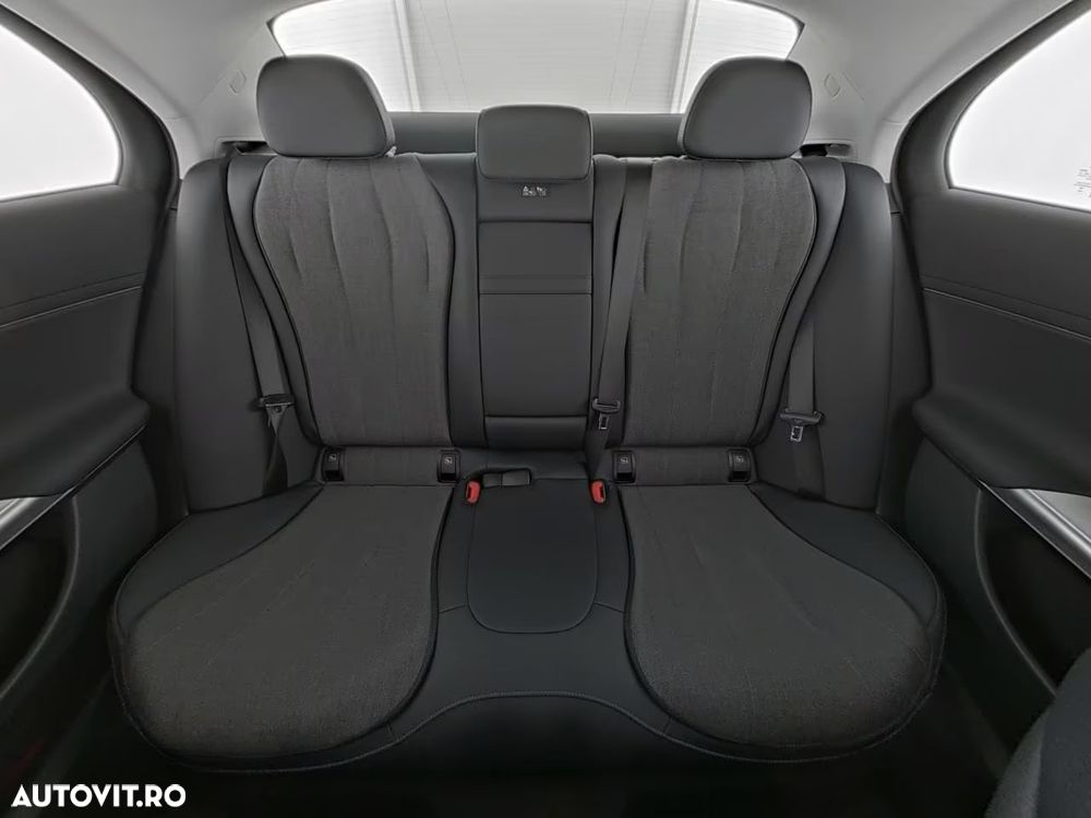 Mercedes-Benz E - 11