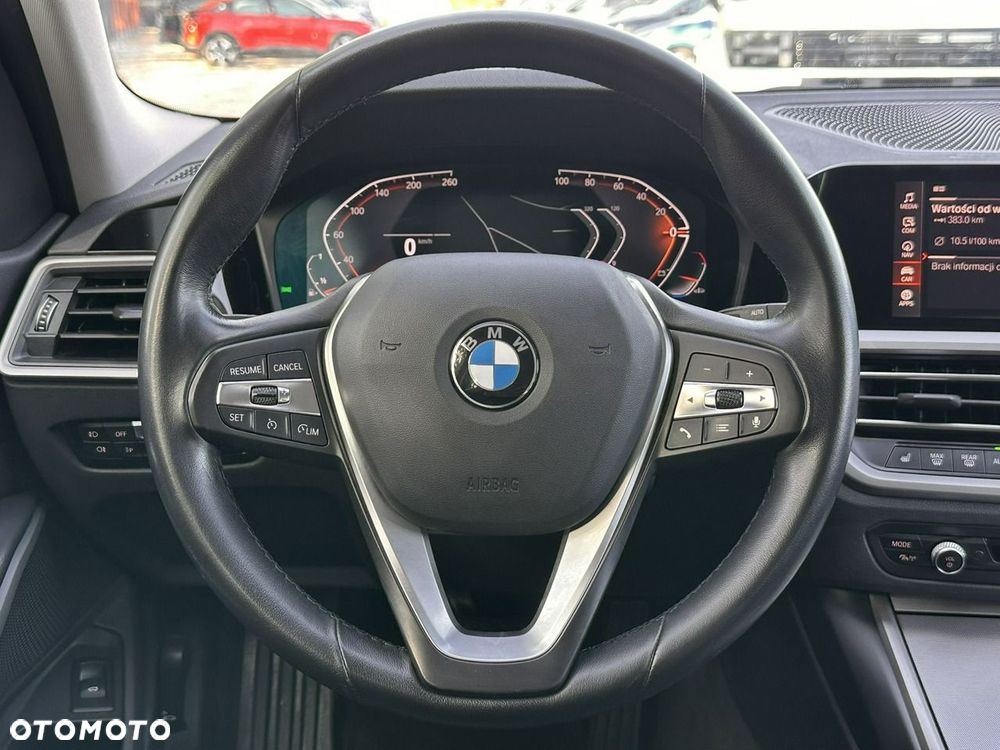 BMW Seria 3 318i Sport Line - 25