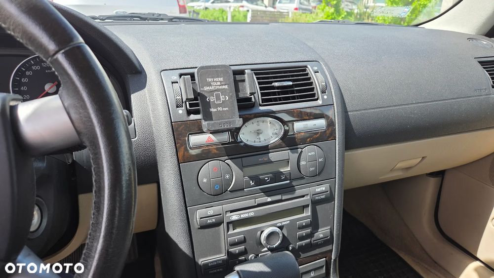 Ford Mondeo 2.0 Ambiente - 11