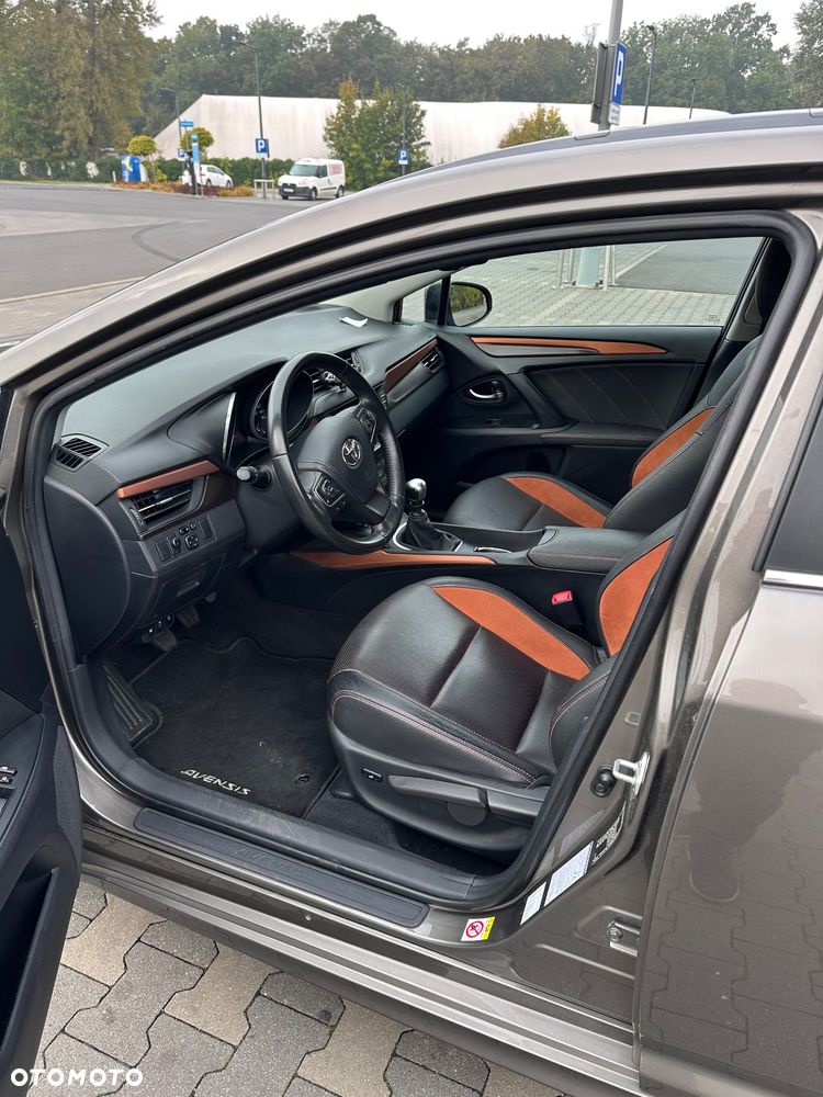 Toyota Avensis 1.8 Premium - 17