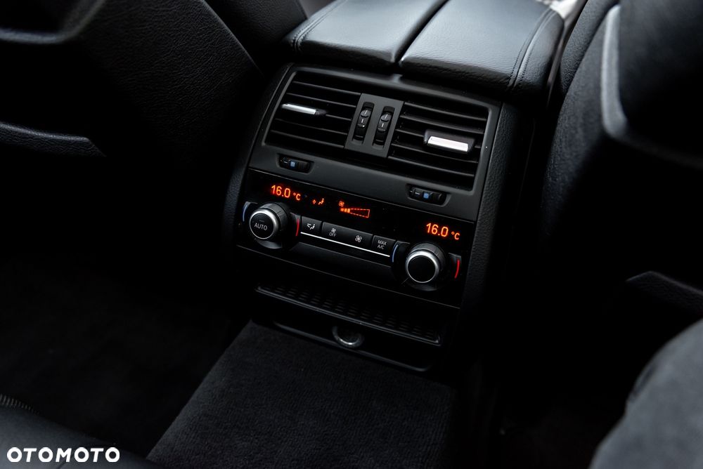 BMW Seria 5 M550d xDrive Sport-Aut - 27