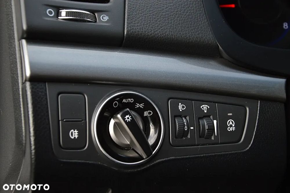 Hyundai i40 Kombi blue 1.6 Family - 18