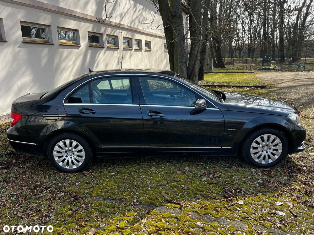 Mercedes-Benz Klasa C 180 CGI BlueEFFICIENCY Avantgarde - 10