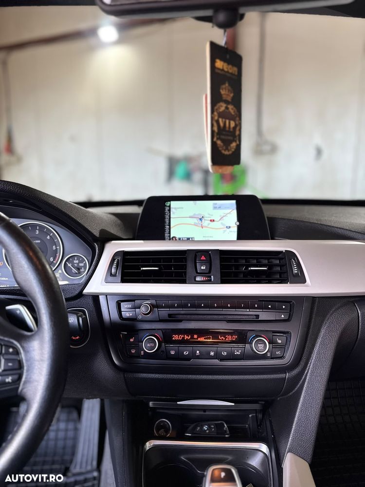 BMW Seria 3 320d Aut. - 10