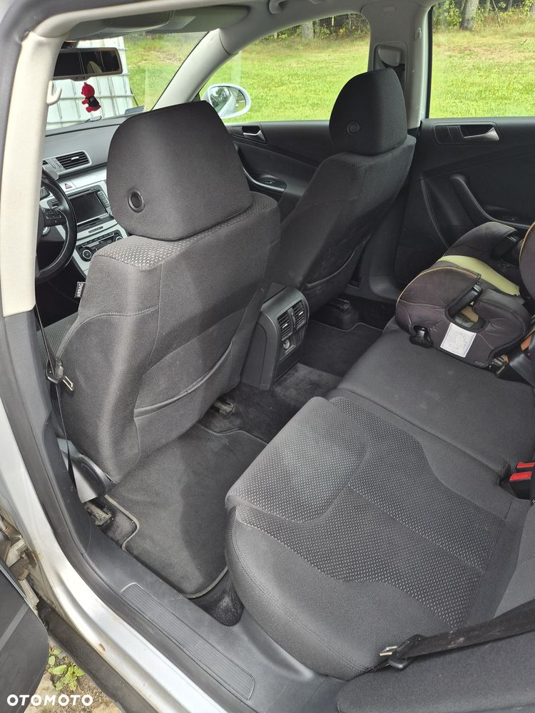 Volkswagen Passat - 4
