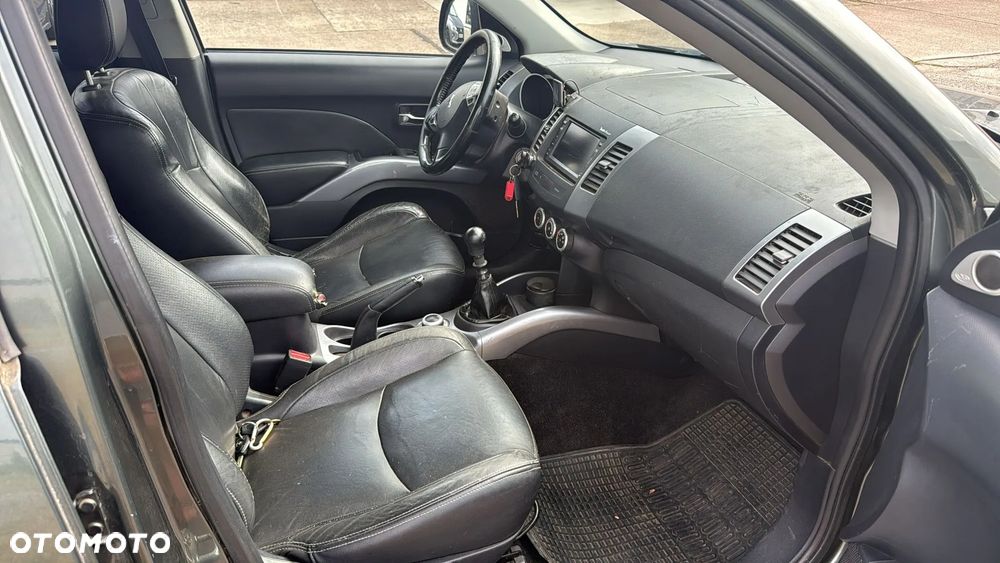 Peugeot 4007 - 8