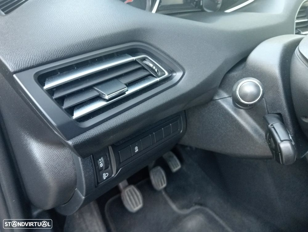 Peugeot 308 SW 1.2 PureTech Allure Pack - 22