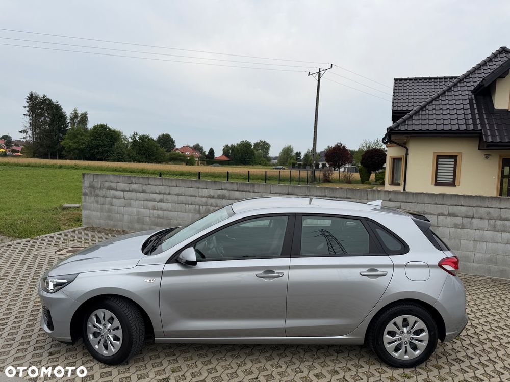 Hyundai i30 1.5 DPI Classic + - 15