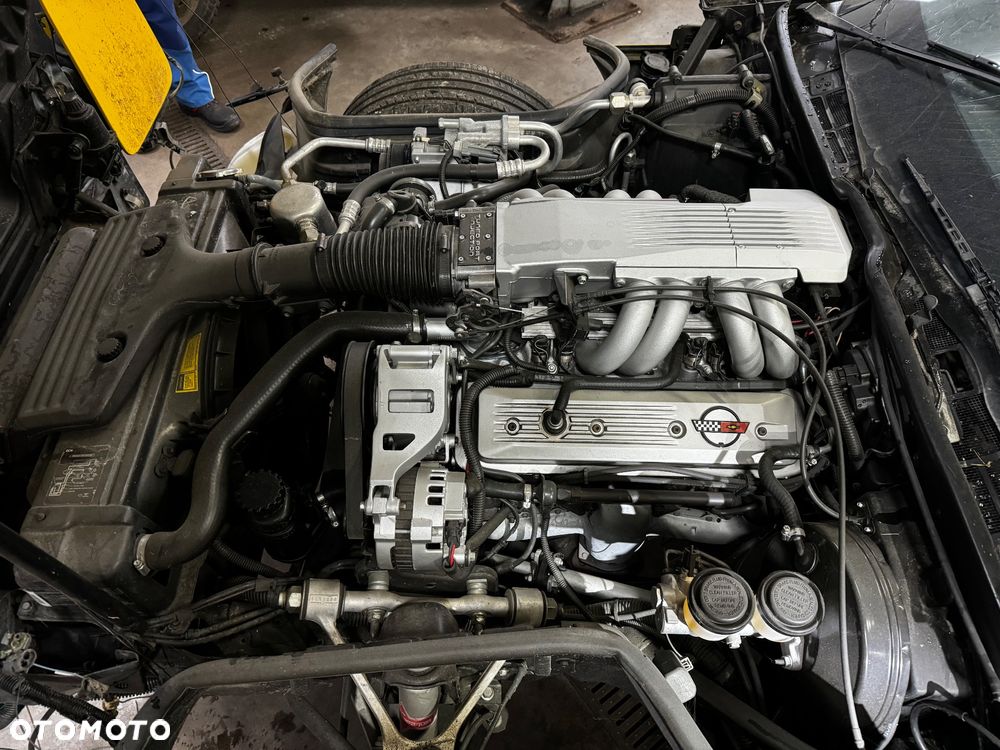 Chevrolet Corvette - 12