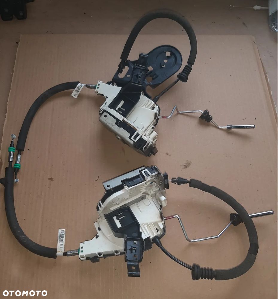 Thema II zamek drzwi tylne tył Chrysler 300C II Lancia - 1