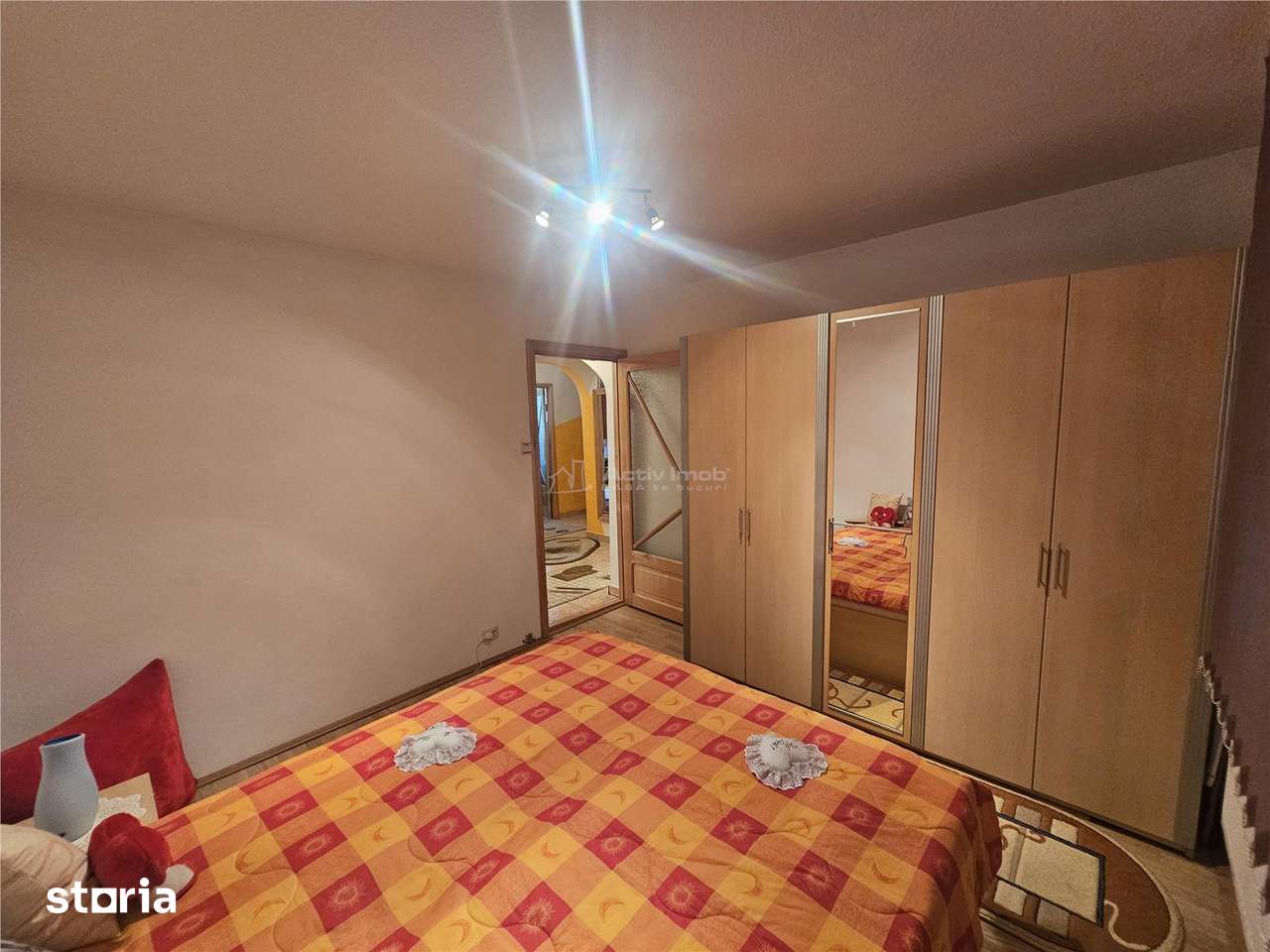 Resita, 3 Cam. Dec., Mobilat+Utilat, Micro 4 — fotografia 3