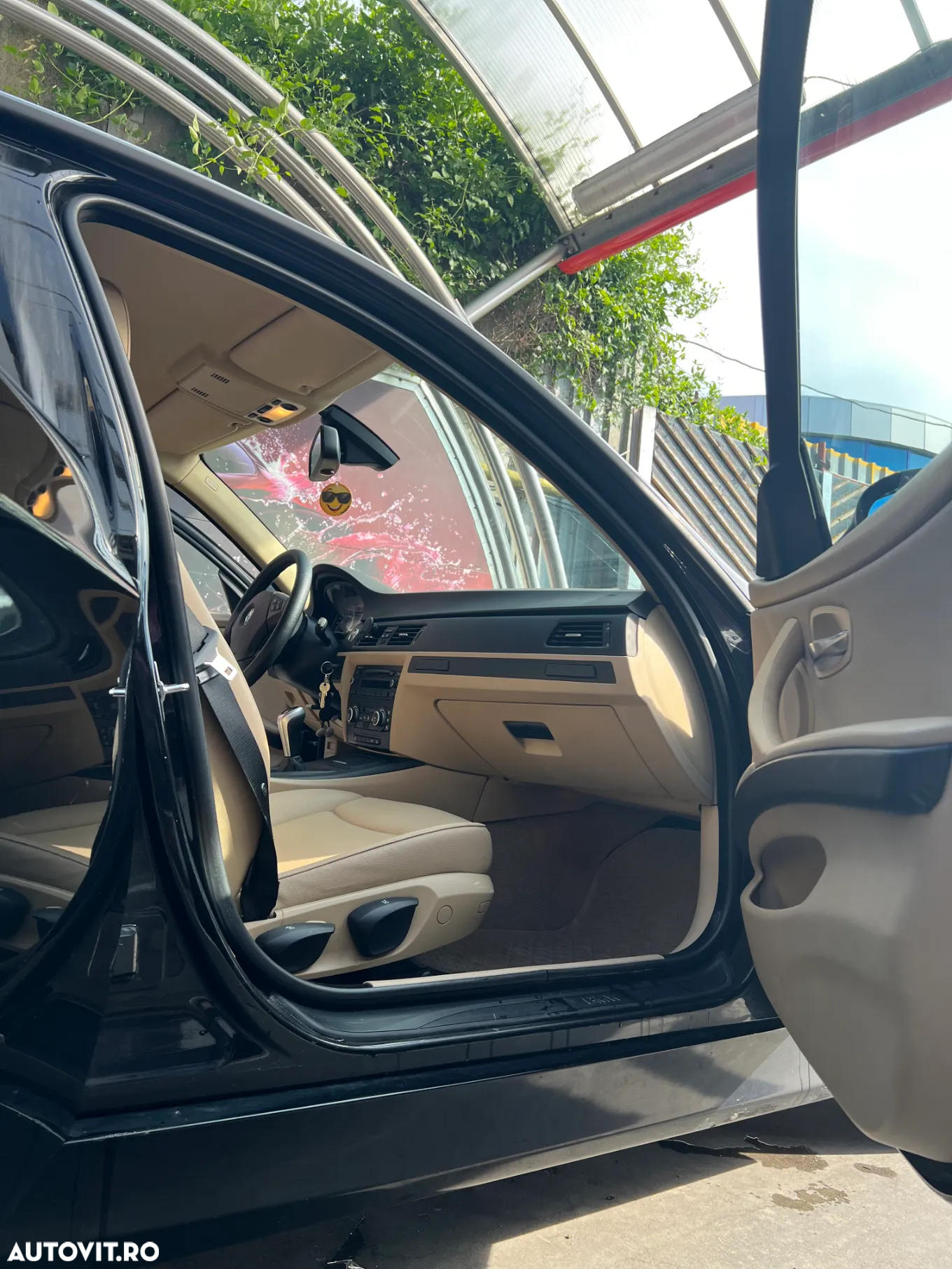 BMW Seria 3 318i Touring - 26