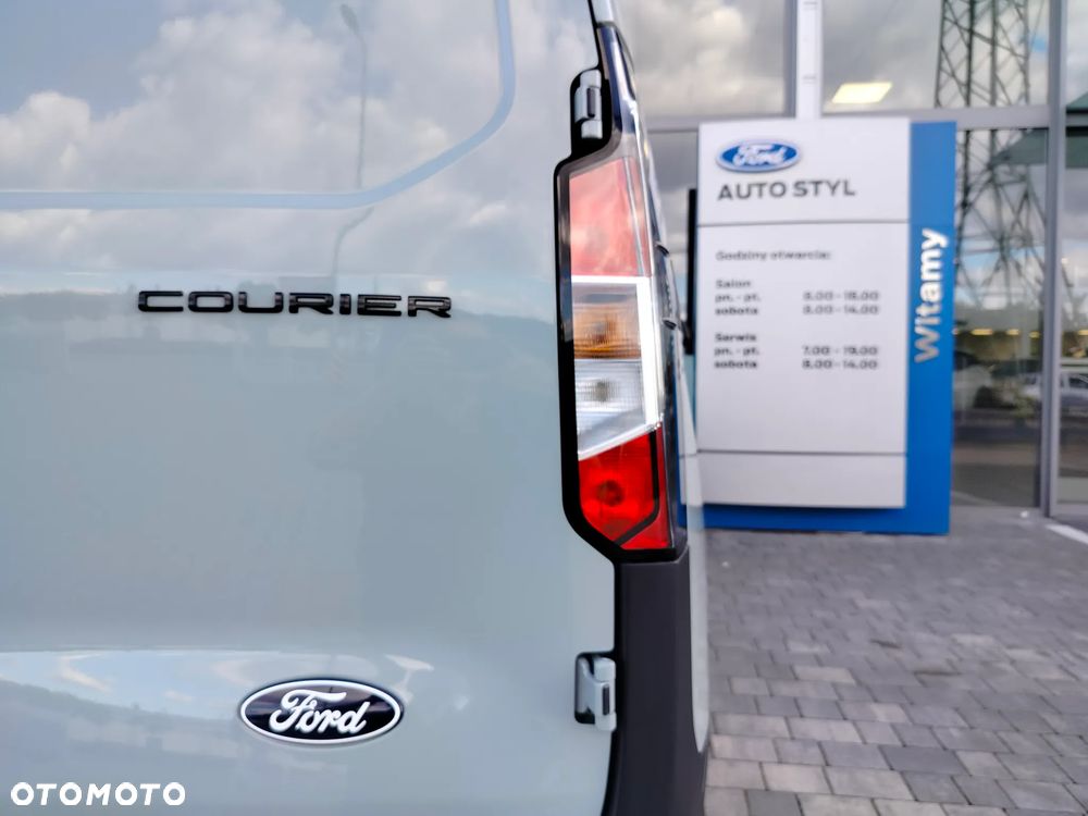 Ford Transit Courier - 37