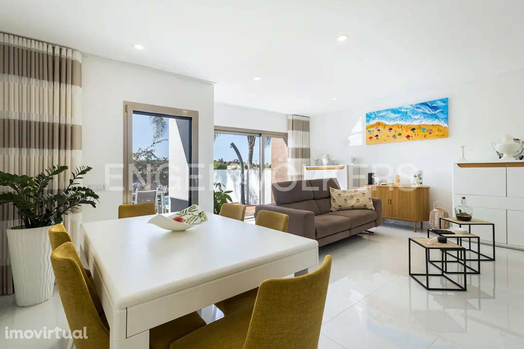 Moderna moradia em banda V3 com piscina privada - Grande imagem: 4/33