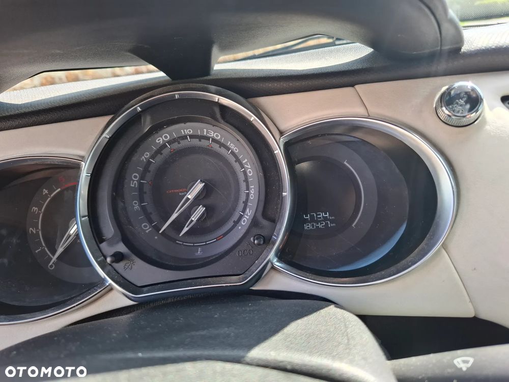 Citroën DS3 1.6 e-HDi SoChic - 23