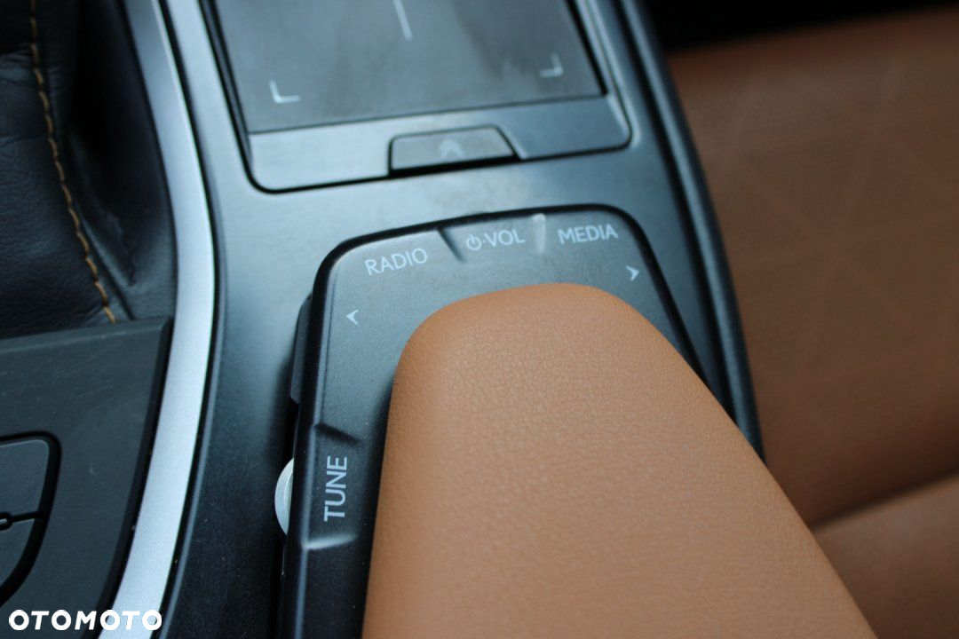 Lexus UX - 37