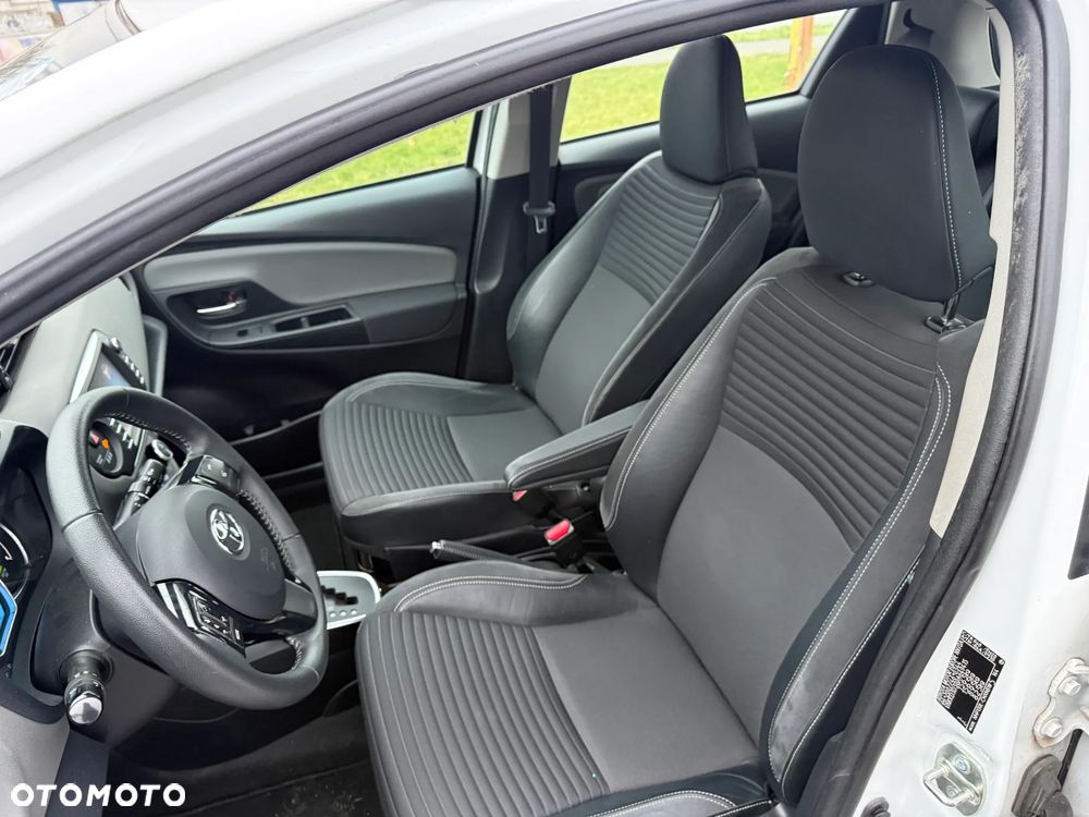 Toyota Yaris Hybrid 100 Premium - 12