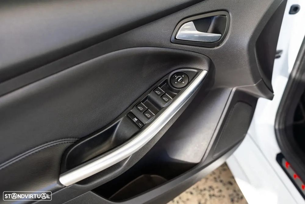 Ford Focus 2.0 EcoBoost ST c/ Pack Pele Desportiva - 49
