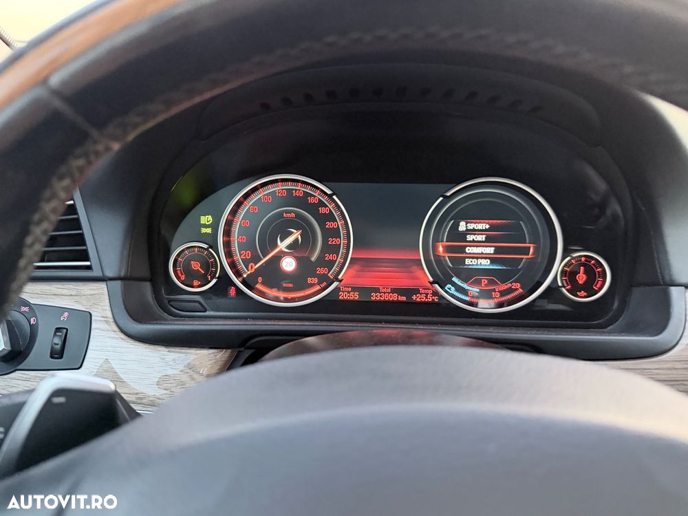 BMW Seria 5 530d xDrive AT - 24