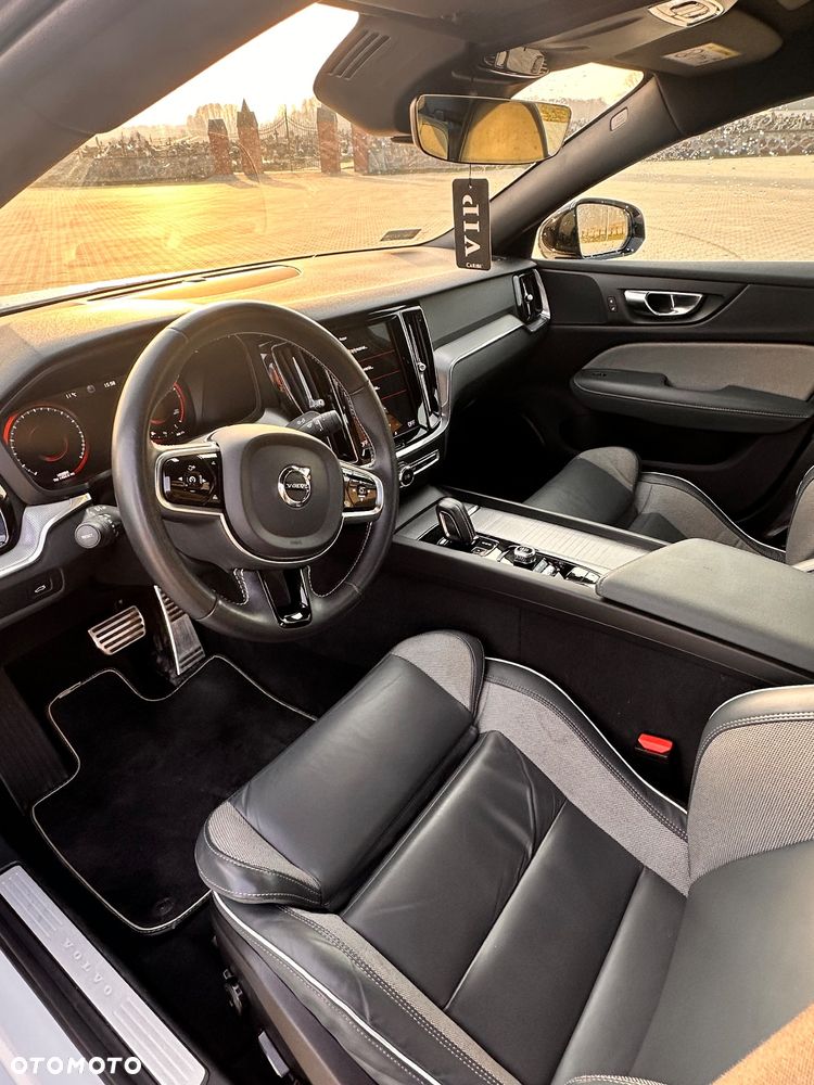 Volvo S60 B4 B R-Design - 10