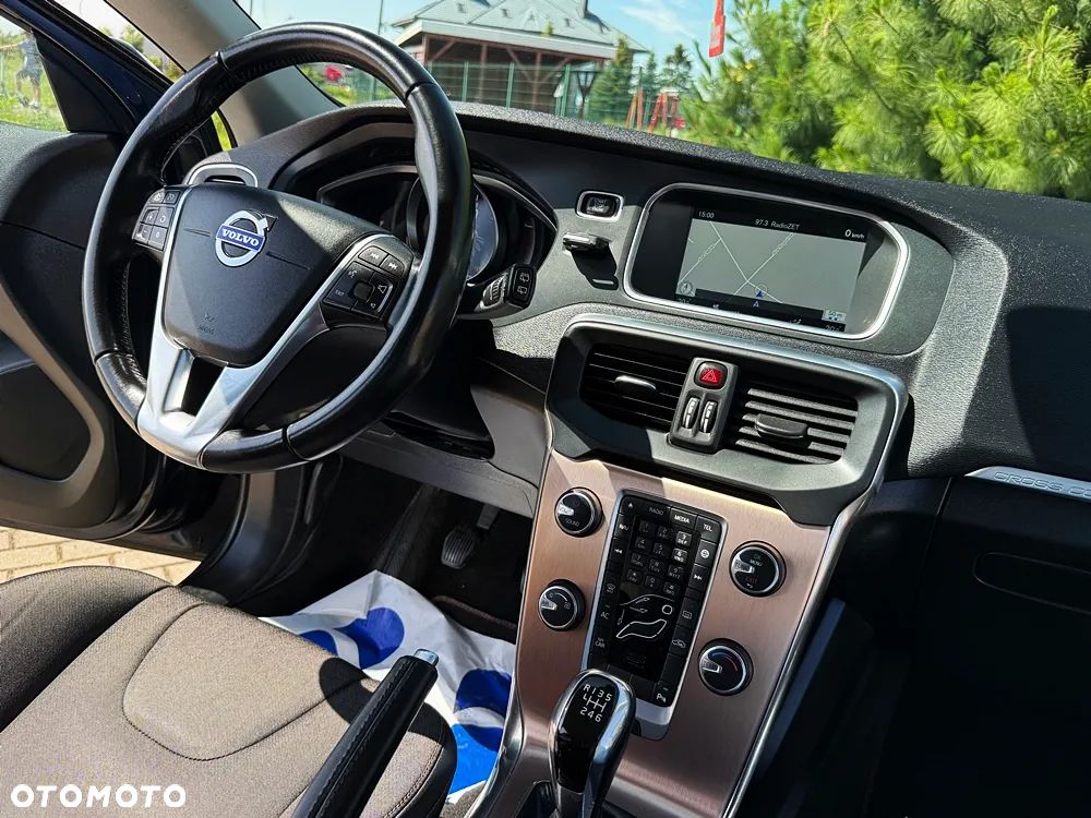Volvo V40 Cross Country D2 Momentum - 32