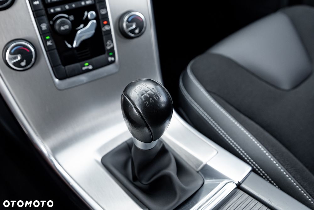 Volvo XC 60 D5 AWD Momentum - 22
