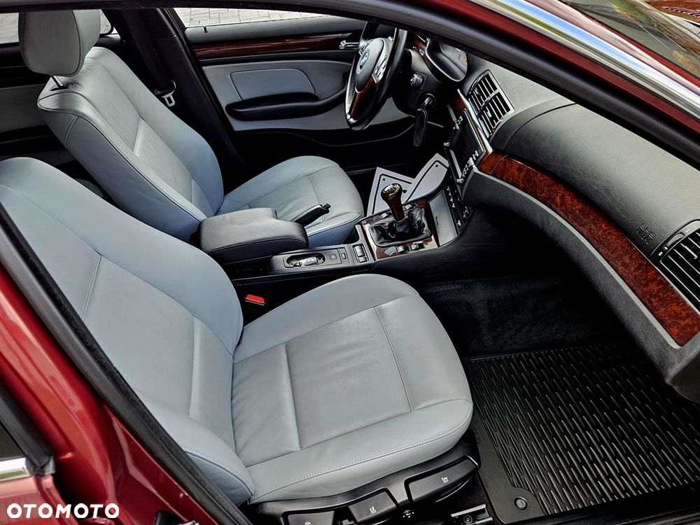 BMW Seria 3 330i Edition Exclusive - 23