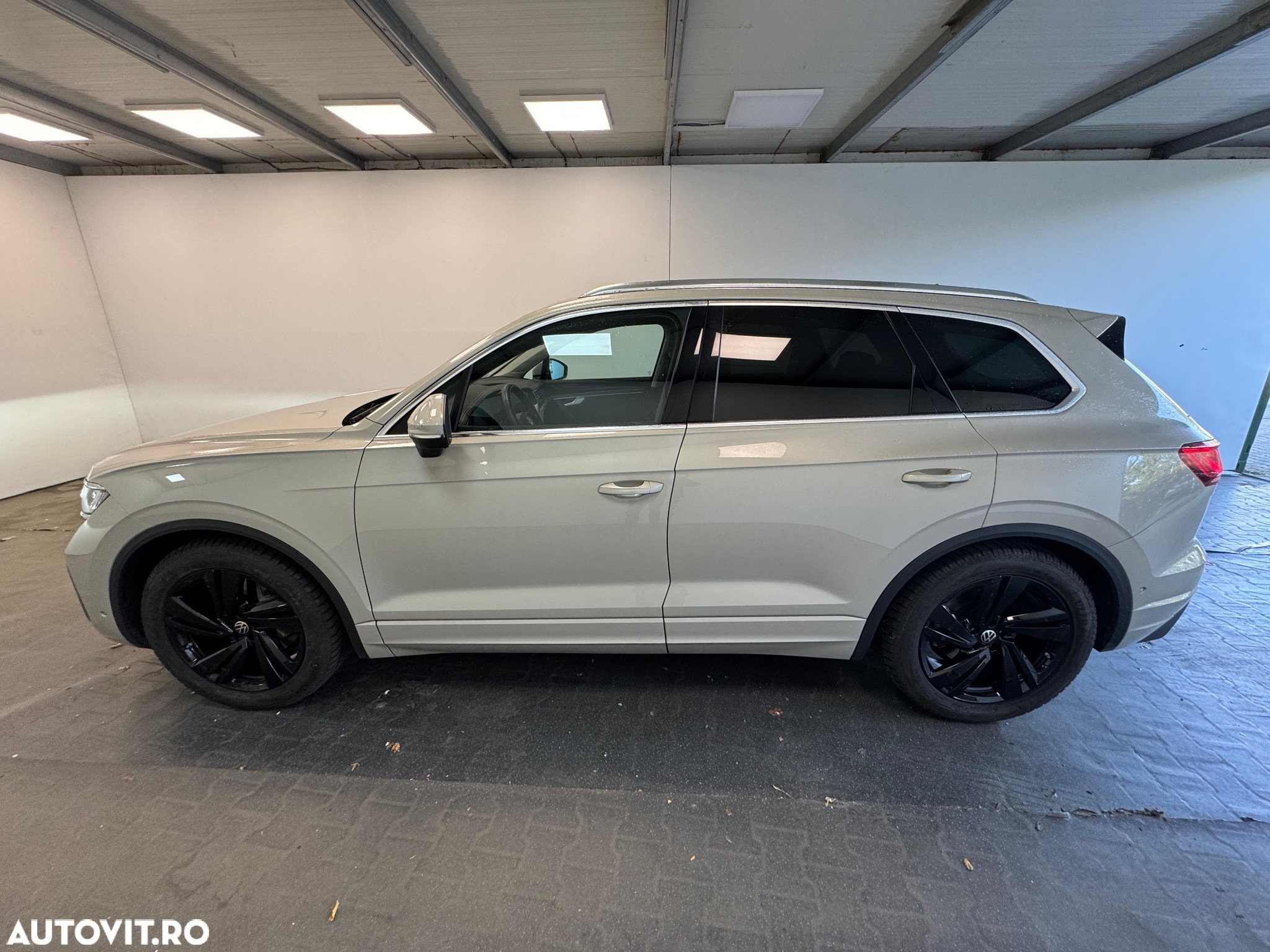 Volkswagen Touareg 3.0 V6 TDI 4Motion DPF Automatik Elegance - 4