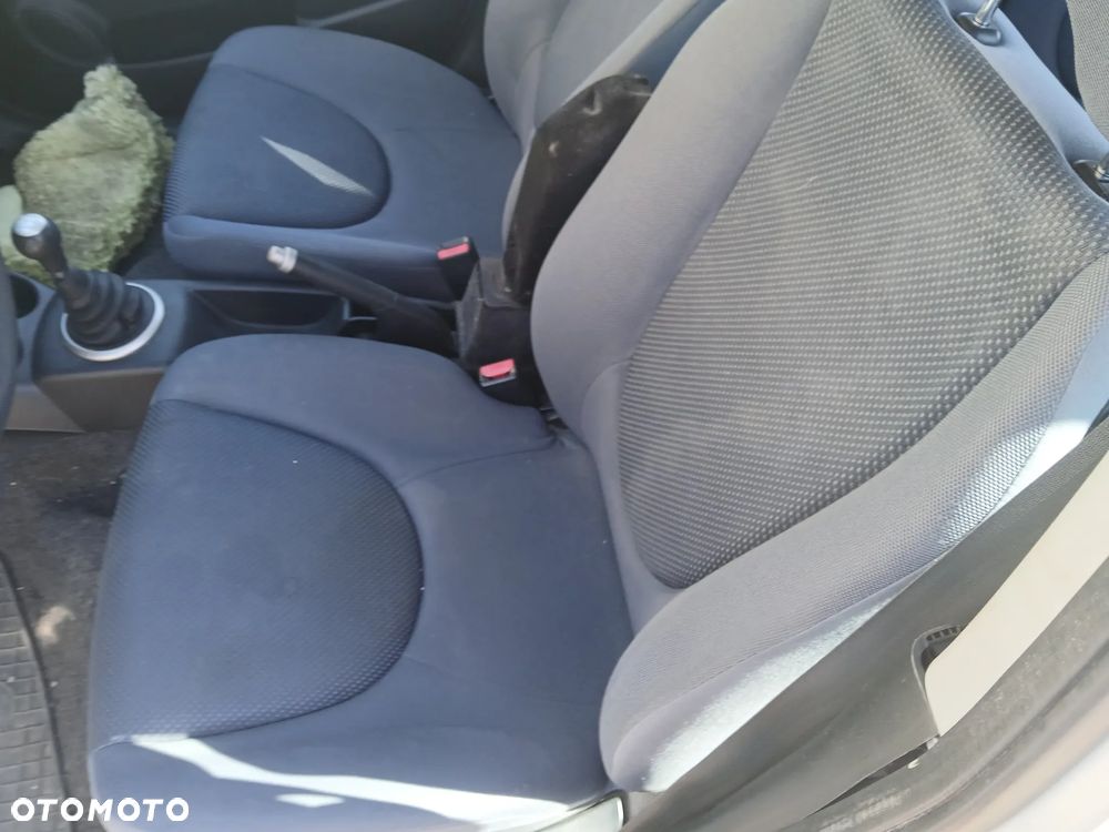 honda jazz II NH623M fotel fotele kanapa deska kokpit podsufitka boczek boczki klamka podłokietnik - 6