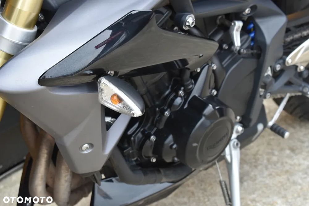 Triumph Street Triple - 25