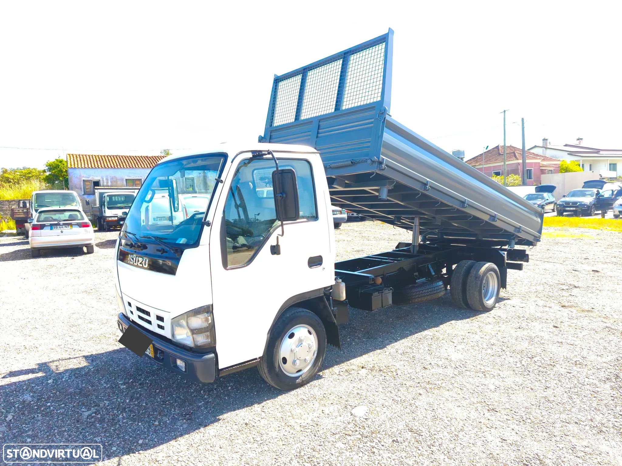 Isuzu NKR - 1