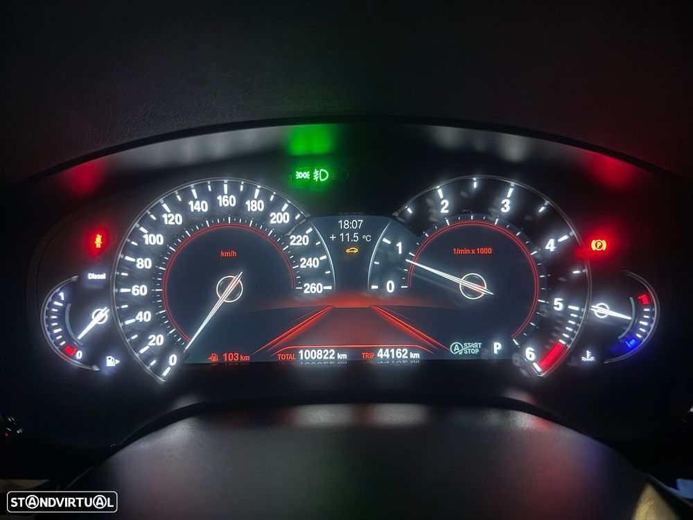 BMW 520 d Pack Desportivo M Auto - 44