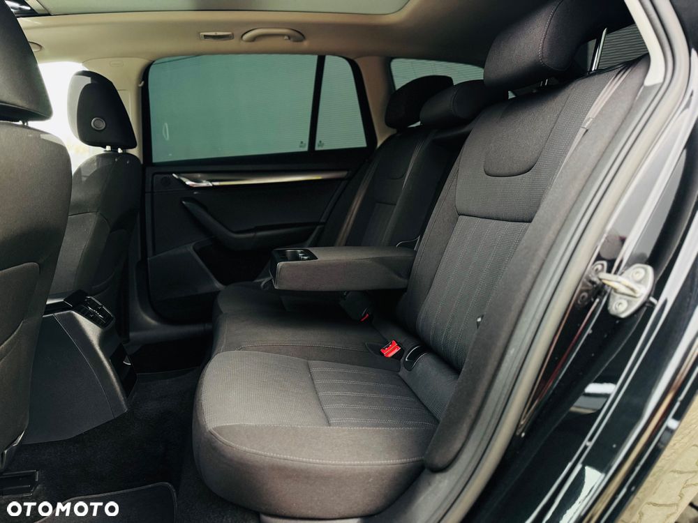 Skoda Octavia 1.6 TDI DSG Premium Edition - 31