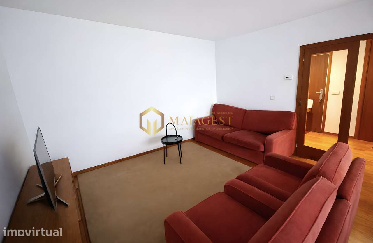 Apartamento T2 Mobilado com Varanda e Garagem Dupla - Grande imagem: 3/22