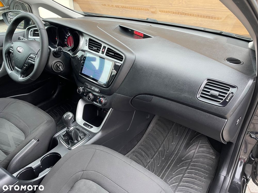 Kia Ceed 1.4 CVVT Dream Team Edition - 12