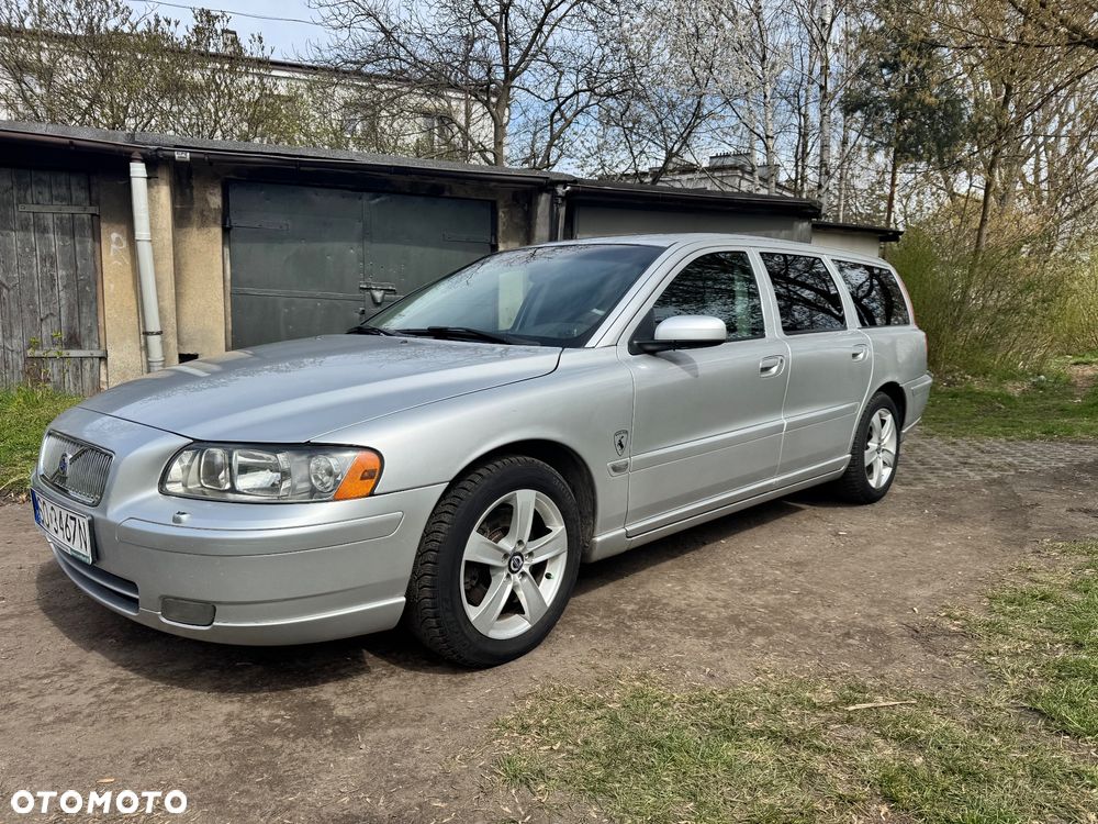 Volvo V70 2.4D5 Momentum - 1