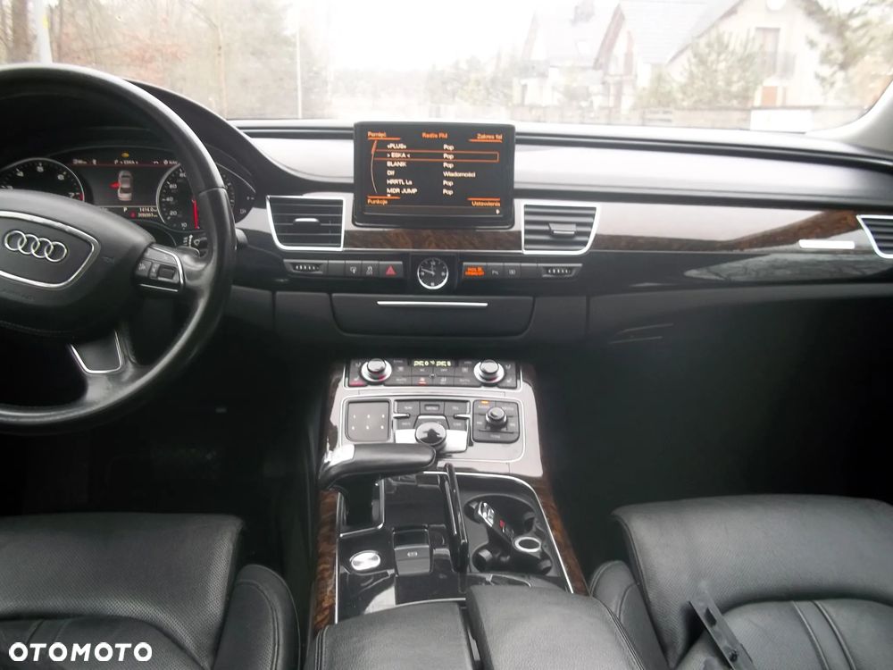 Audi A8 4.2 L Quattro - 12